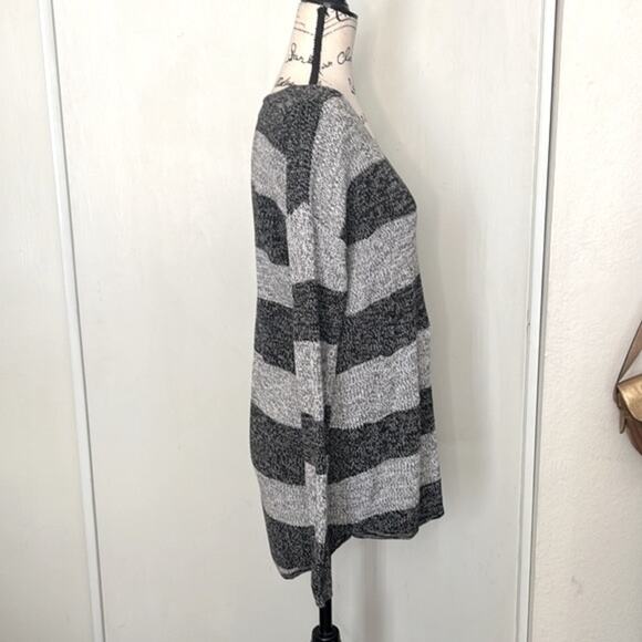 a.n.a Grey Striped Cotton V-Neck Sweater size Large - Picture 3 of 6